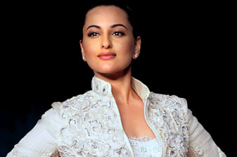 Sonakshi walks the ramp for Shantanu-Nikhil